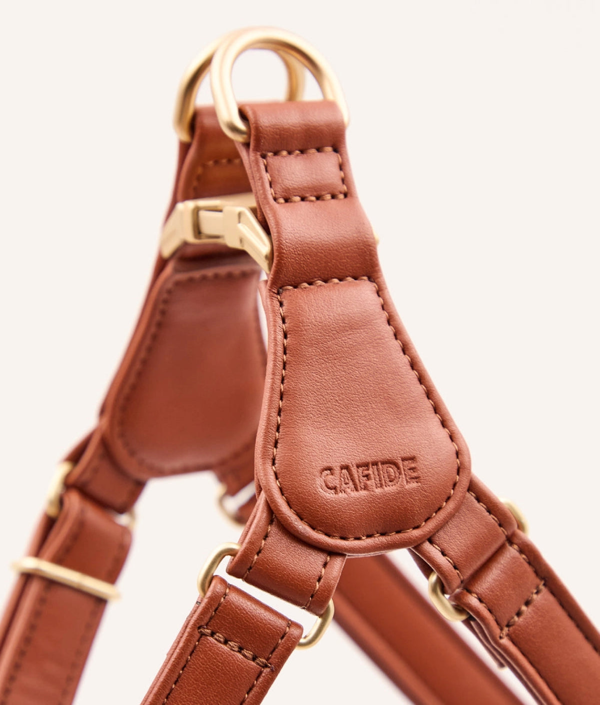 ARNÉS "STYLE" DE CUERO VEGANO MARRON